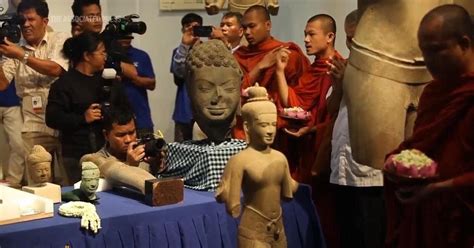 looted pinay new|Cambodia welcomes the Metropolitan Museum's repatriation of .